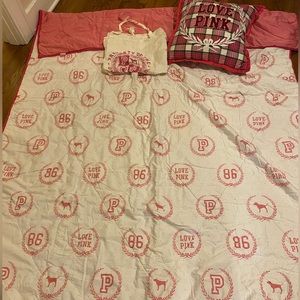 Vintage PINK monogram twin comforter. Great condition.